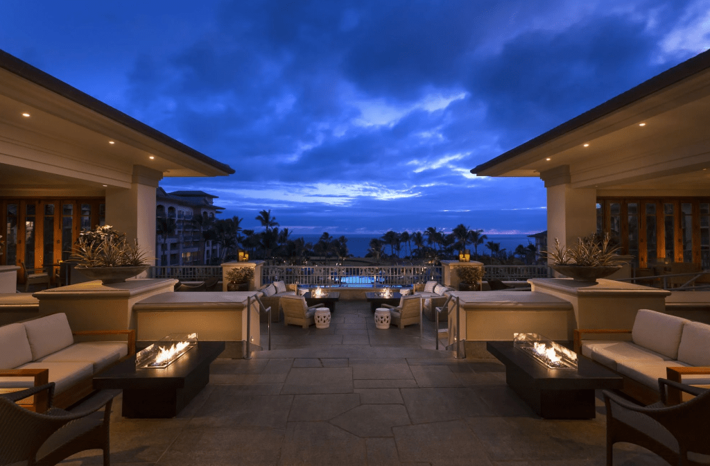 Ritz-Carlton Kapalua golf Maui lounge